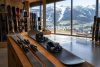 Ski und Snowboard kaufen - worauf achten? (KI, Symbolbild)