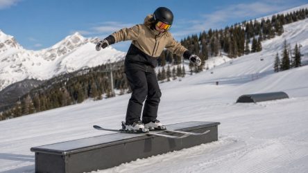 Freestyle-Skifahren für Anfänger: Freeski, Snowpark, Tricks & Ausrüstung